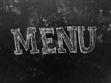 Yazı tahtası üzerinde el yazısı menü