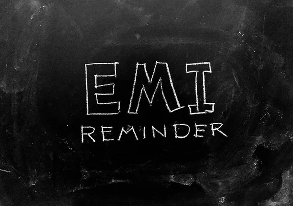 EMI yazı tahtası üzerinde el yazısı hatırlatma — Stok fotoğraf