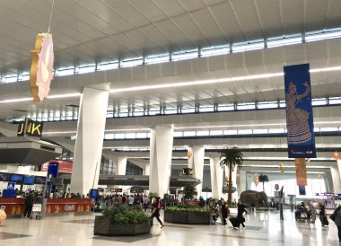 Terminal 3 Delhi Uluslararası Havalimanı 'nda kalkış salonu görüntüsü, N