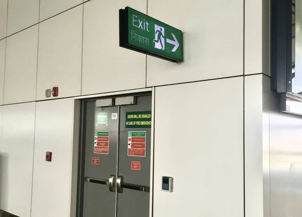 Emergency Exit Door at Departure Hall at Terminal 3 Delhi Intern — Stock Photo, Image