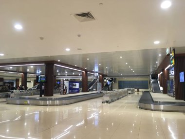 Cochin Internationa 'daki Yurt İçi Varış Salonu' nda bagaj kemeri bölümü.