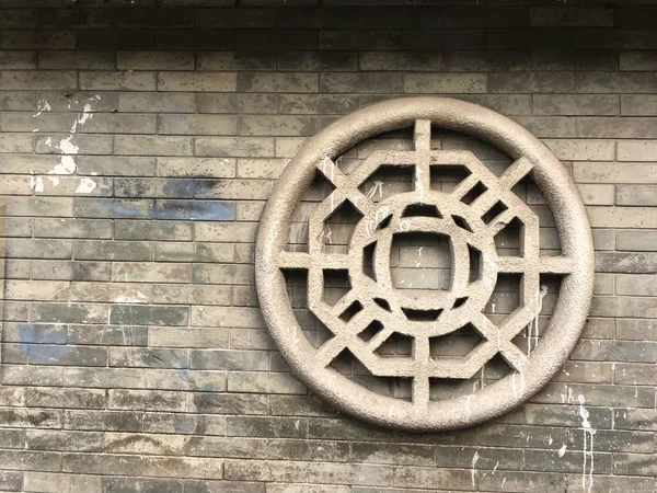 Hermoso motivo de pared tradicional oriental en la pared de piedra gris en — Foto de Stock