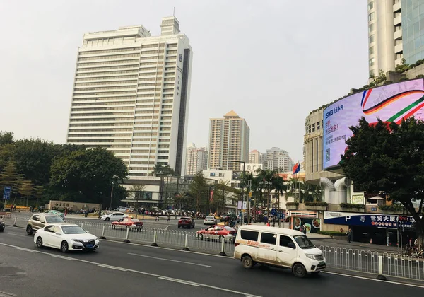 Widok dnia na Huanshi East Street w Guangzhou, Chiny na 23 De — Zdjęcie stockowe