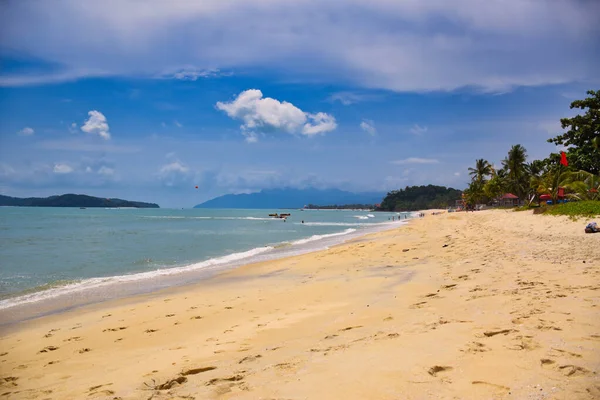 Ondas Mar Azul Andamão Sob Céu Azul Atingindo Margens Bela — Fotografia de Stock