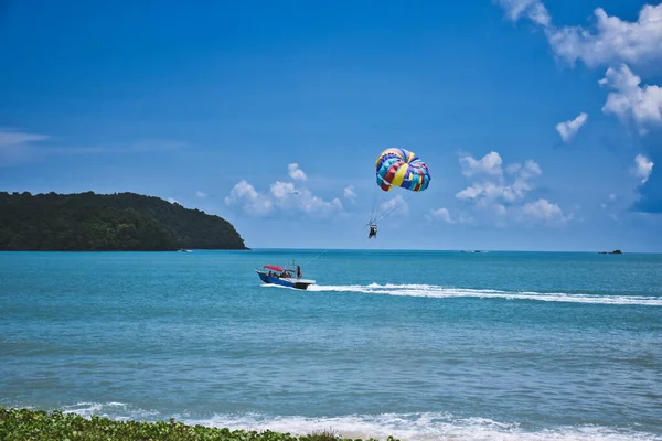 Parasailing Waves Azure Andaman Sea Blue Sky Shores Sandy Beautiful — 스톡 사진