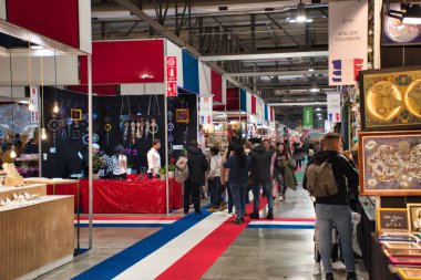 Fiera 'daki Artigiano, dünyanın en iyi uluslararası mutfağını denemek için el yapımı ürünleri satın almak, görmek, dokunmak için eşsiz bir fuar. Eşsiz, orijinal, en yüksek kalite.