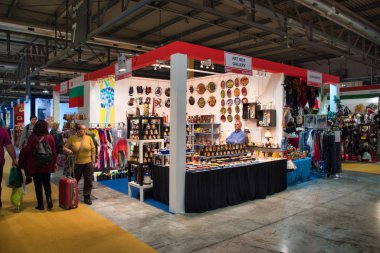 Fiera 'daki Artigiano, dünyanın en iyi uluslararası mutfağını denemek için el yapımı ürünleri satın almak, görmek, dokunmak için eşsiz bir fuar. Eşsiz, orijinal, en yüksek kalite.