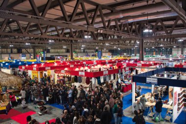 Fiera 'daki Artigiano, dünyanın en iyi uluslararası mutfağını denemek için el yapımı ürünleri satın almak, görmek, dokunmak için eşsiz bir fuar. Eşsiz, orijinal, en yüksek kalite.