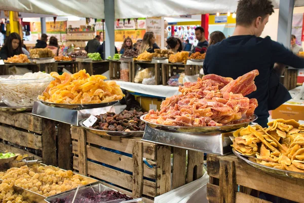 Artigiano em Fiera, uma feira única para comprar, ver, tocar criações artesanais, experimentar a melhor cozinha internacional de todo o mundo. Único, original, da mais alta qualidade — Fotografia de Stock