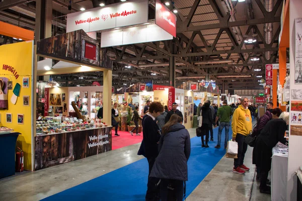 Artigiano in Fiera, a unique fair to buy, see, touch hand-crafted creations, try the best international cuisine from all over the world. Unique, original, the highest quality — Stock Photo, Image