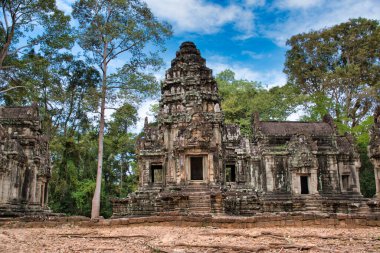 Phimeanakas Tapınağı Angkor Wat 'ın antik kalıntılarının arasında.
