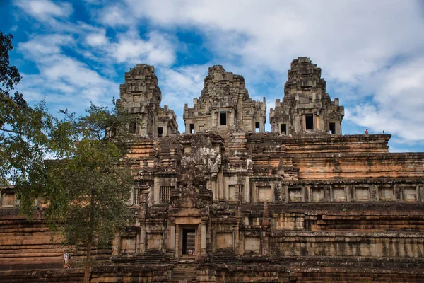 Phimeanakas Temple site parmi les ruines antiques d'Angkor Wat — Photo