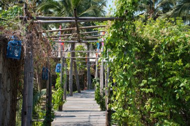 Ko Kret, Tayland 01.04.2020: Rongsi Stüdyo Kafe Restoranı 'nın içi ve dışı ve Ko Kret Adası' ndaki Homestay