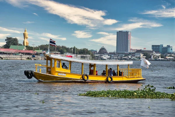 泰国曼谷01 2020 Chao Phraya河上的公共交通船 — 图库照片