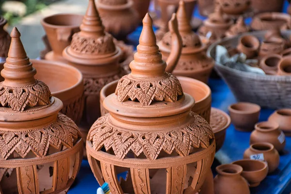 Koh Kret Thailand 2020 地元の人々がゼロから作成するものKoh Kret陶器村の美しいタイの手作り陶器製品 — ストック写真