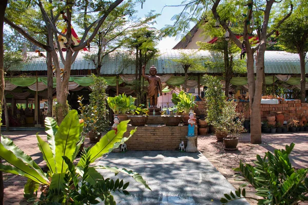 Ko Kret, Tayland 01.04.2020: Rongsi Stüdyo Kafe Restoranı 'nın içi ve dışı ve Ko Kret Adası' ndaki Homestay