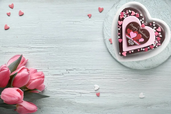 Valentine Heart Cake Chocolate Sugar Decorations Text Happy Valeitine Bunch — 스톡 사진