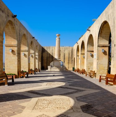 Valetta, Malta, Yukarı Barrakka Bahçelerinde kemerler