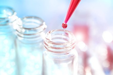 Kırmızı örnek damla ile pipet. bilimsel kavram resim