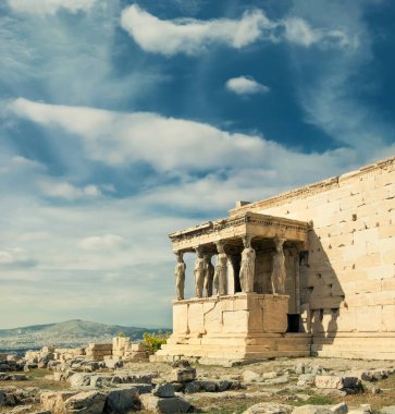 Akropolis, Atina, Yunanistan 'daki ünlü Caryatides ekosistem tapınağı. Panorama, bu görüntü ayarlı.