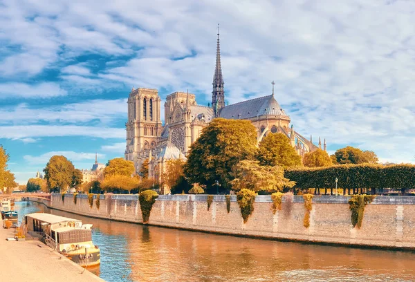 Catedral Notre Dame París Día Brillante Otoño Imagen Panorámica —  Fotos de Stock