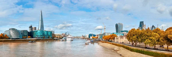 Londýn South Bank Thames Jasného Podzimního Dne Panoramatický Snímek Pořízený — Stock fotografie