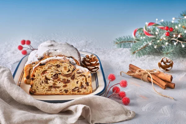 Natale Stollen Sfondo Festivo Bianco Azzurro Con Ramoscelli Abete Coni — Foto Stock