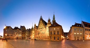 Polonya 'daki Wroclaw şehri, panoramik görüntü veya belediye binası