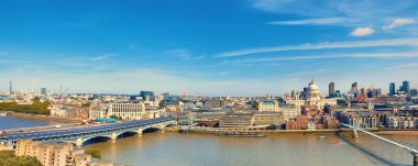 Londra, St. Paul Katedrali 'nin ve Milenyum' un hava manzarası.