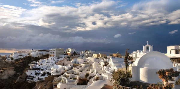 Santorini ilha na Grécia, aldeia de Oia, dia após a tempestade — Fotografia de Stock