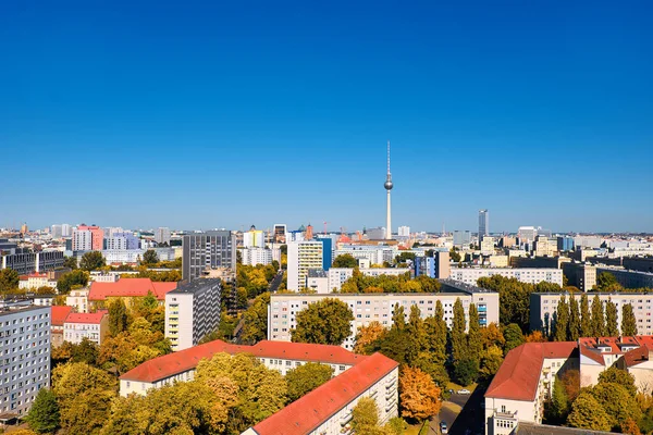 Vista de Berlín Oriental con torre de televisión en Alexanderplatz a — Foto de Stock