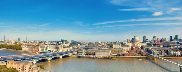 London, air panorama of St. Paul's caCathedral and Millenium br — стокове фото