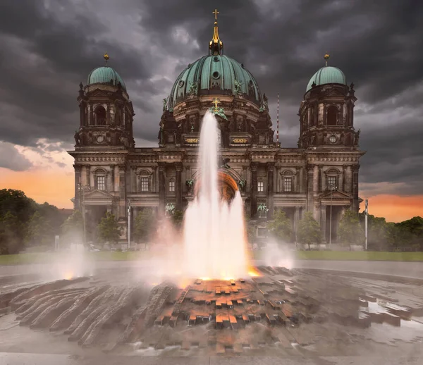 Cattedrale di Berlino la sera — Foto Stock