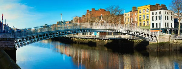 Dublino, immagine panoramica di Half penny bridge — Foto Stock