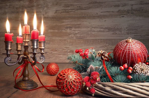 Decorazioni natalizie vintage su legno, immagine tonica, spazio — Foto Stock