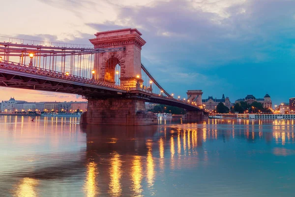 Czechenyi Chain Bridge i Budapest, Ungern, tidig morgon — Stockfoto