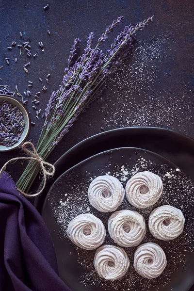 Poser Plat Avec Une Assiette Guimauves Faites Maison Zéphyr Meringue — Photo