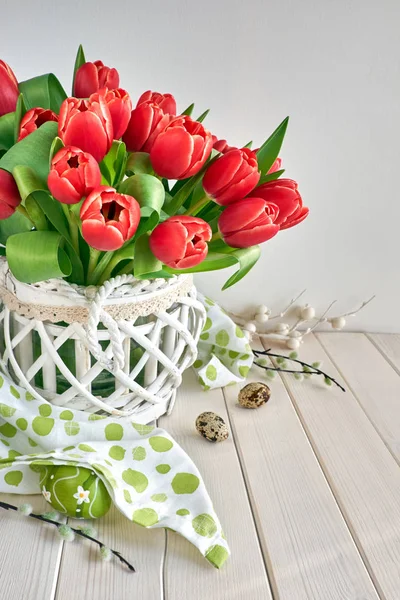 Spring Celebration Background Bunch Red Tulips Spring Decorations Quail Eggs — 스톡 사진