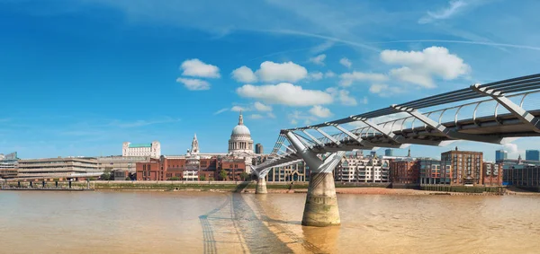 Londen Panoramisch Uitzicht Theems Met Millenniumbrug Paul Skyline Van Londen — Stockfoto