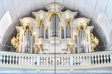 Arnstadt, Thuringia, Almanya 'daki Bach Kilisesi' nin iç manzarası. Johann Sebastian Bach bu orgu çaldı.