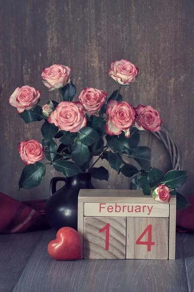 San Valentino Ancora Vivo Con Calendario Legno Rose Rosa Cuori — Foto Stock