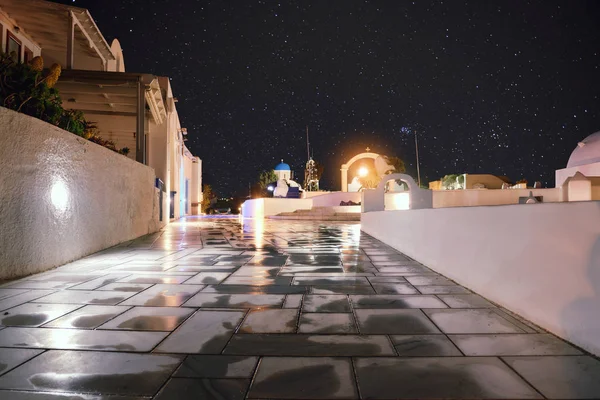 Éjszakai Kilátás Sétányra Oia Faluban Eső Után Európába Görögországban Santorini — Stock Fotó