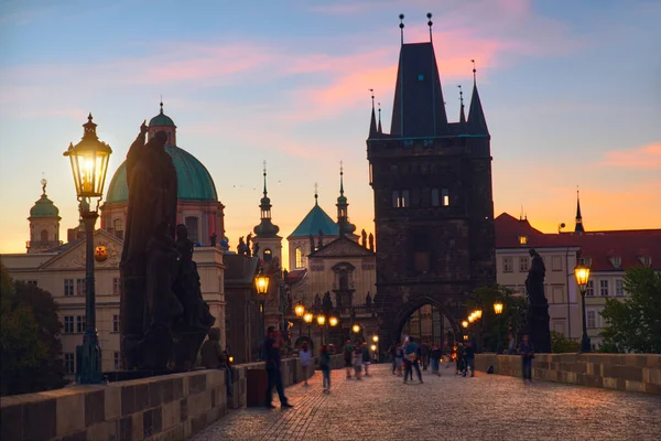 Karlův Most Úsvitu Siluety Věže Starého Mostu Kostely Věže Staré — Stock fotografie