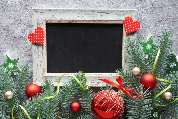 Decorazioni Natalizie Rosse Verdi Ramoscelli Abete Bacche Palline Natale Sfondo — Foto Stock