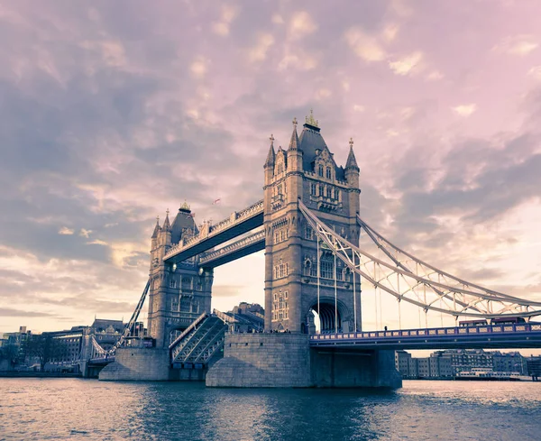 Tower Bridge Londynie Zachód Przyciemniane Obrazu — Zdjęcie stockowe