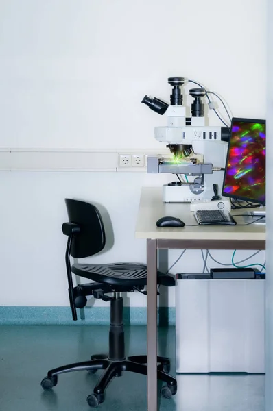 Estação Trabalho Fluorescente Moderna Microstope Espaço Texto — Fotografia de Stock