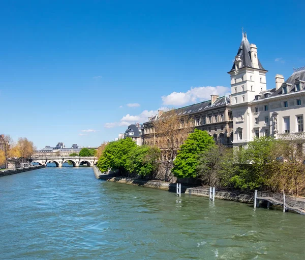 Fransa Paris Teki Seine Nehri Baharda Güneşli Bir Günde Solda — Stok fotoğraf