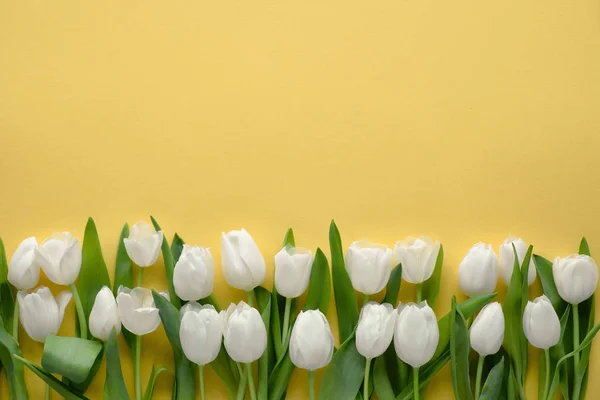 Row White Tulips Flat Lay Yellow Paper Background Copy Space — Stock Photo, Image