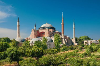 Aydınlık bir günde Aziz Sophia Katedrali, İstanbul, Türkiye