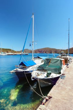 sithonia, Kuzey Yunanistan'ın kalamitsi limanından balıkçı tekneleri 